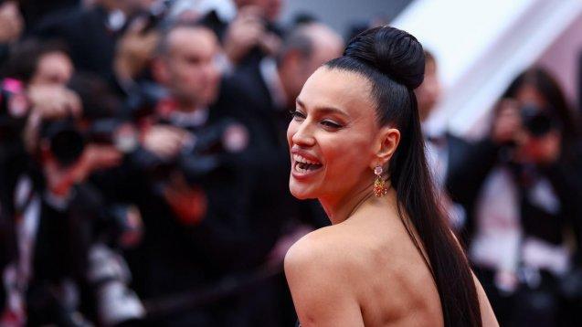 Cannes 2025:Rochia Irinei Shayk purtată este cât se poate de decentă, dar,cu toate acestea, tot a încălcat regulile. Cum e posibil