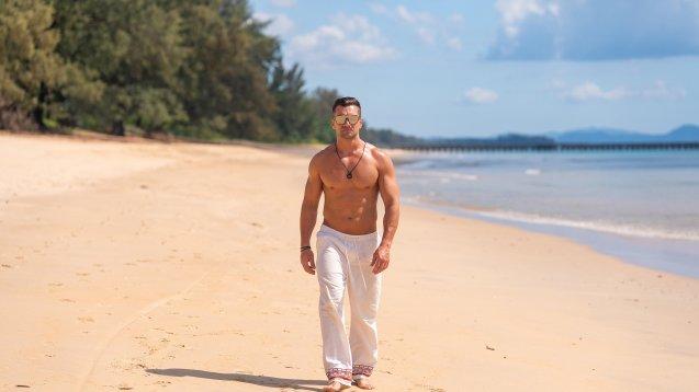 Cine e Cătălin Brînză. Fostul model este una dintre ispitele masculine de la Insula Iubirii sezonul 9. Ce gânduri are pentru show