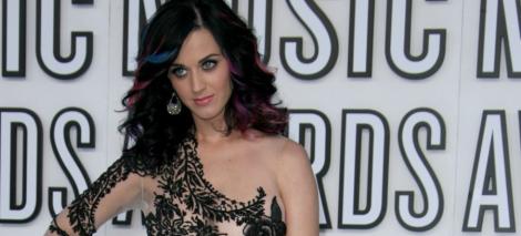 Katy Perry si Akon, pe catwalk la prezentarea Victoria's Secrets