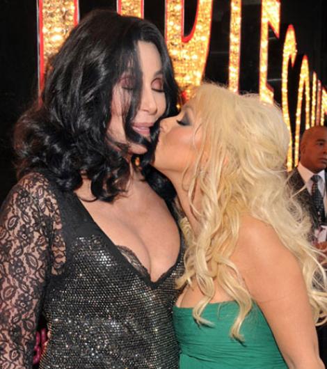 Sexy: Cher si Aguilera s-au pupat cu foc!