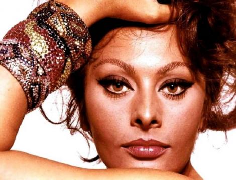 Sophia Loren, in rolul mamei sale intr-un film de televiziune biographic