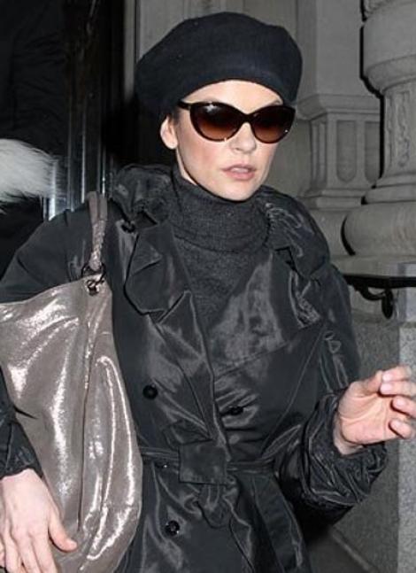 Catherine Zeta Jones, criticata vestimentar