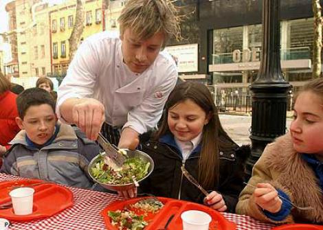 Copiii sunt pe punctul de a castiga "razboiul" cu Jamie Oliver