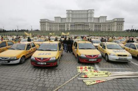 Taximetristii au incheiat protestul din Piata Constitutiei