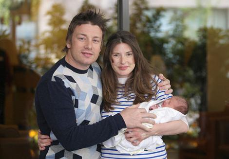 Jamie Oliver a devenit tata pentru a patra oara