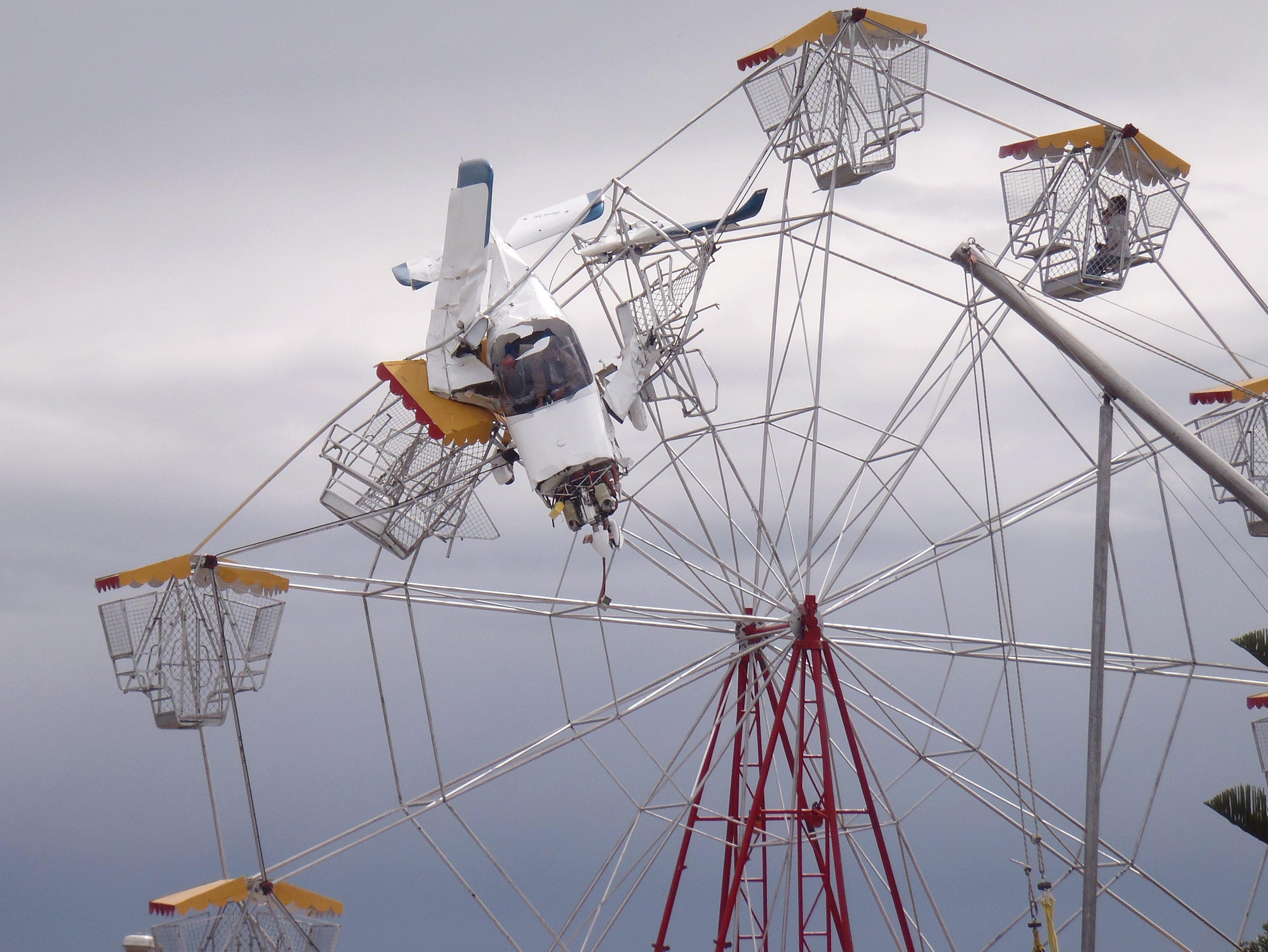 Падение колеса обозрения. Самые страшные горки в сочи парке. Колесо обозрения падает. Колесо обозрения сорвалось. Колесо обозрения припять.