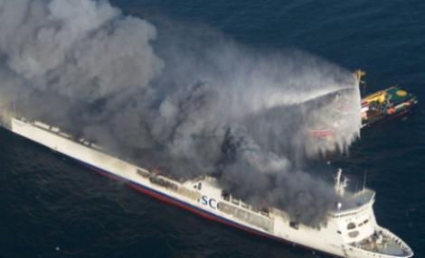 Marea Rosie: Un feribot cu 1.230 de egipteni la bord a luat foc