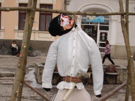 Tanarul care a spanzurat o papusa cu chipul lui Avram Iancu, cercetat pentru instigare la discriminare