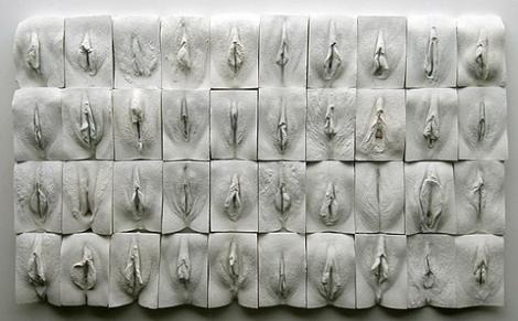 VIDEO! Un sculptor a creat "Marele Zid al Vaginului"