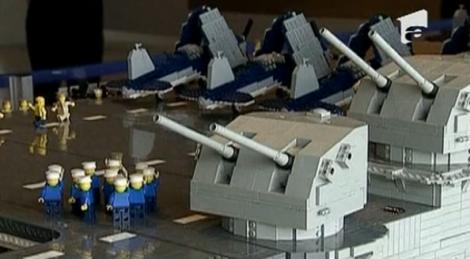 VIDEO! Portavion construit din piese Lego