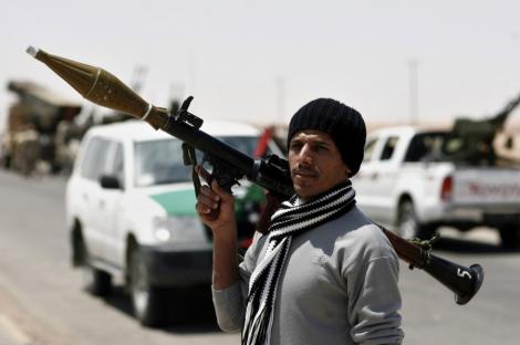 Libia: NATO a bombardat din nou Tripoli. Rebelii castiga teren