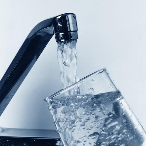 Apa potabila din casa: de la robinet sau din surse alternative?