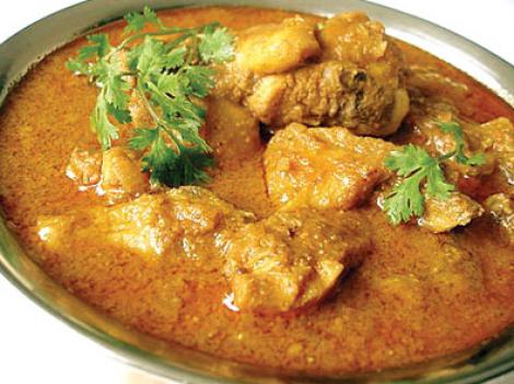 Reteta zilei: pui curry cu spanac