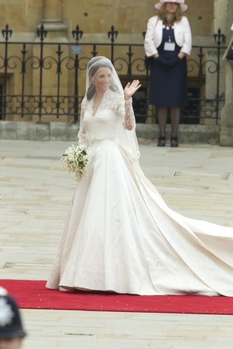 Rochia regala a lui Kate Middleton, expusa publicului larg