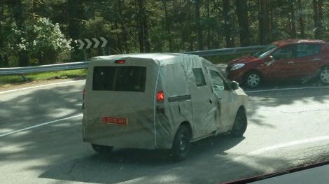 FOTO-Spion: MPV-ul Dacia Popster, in teste?