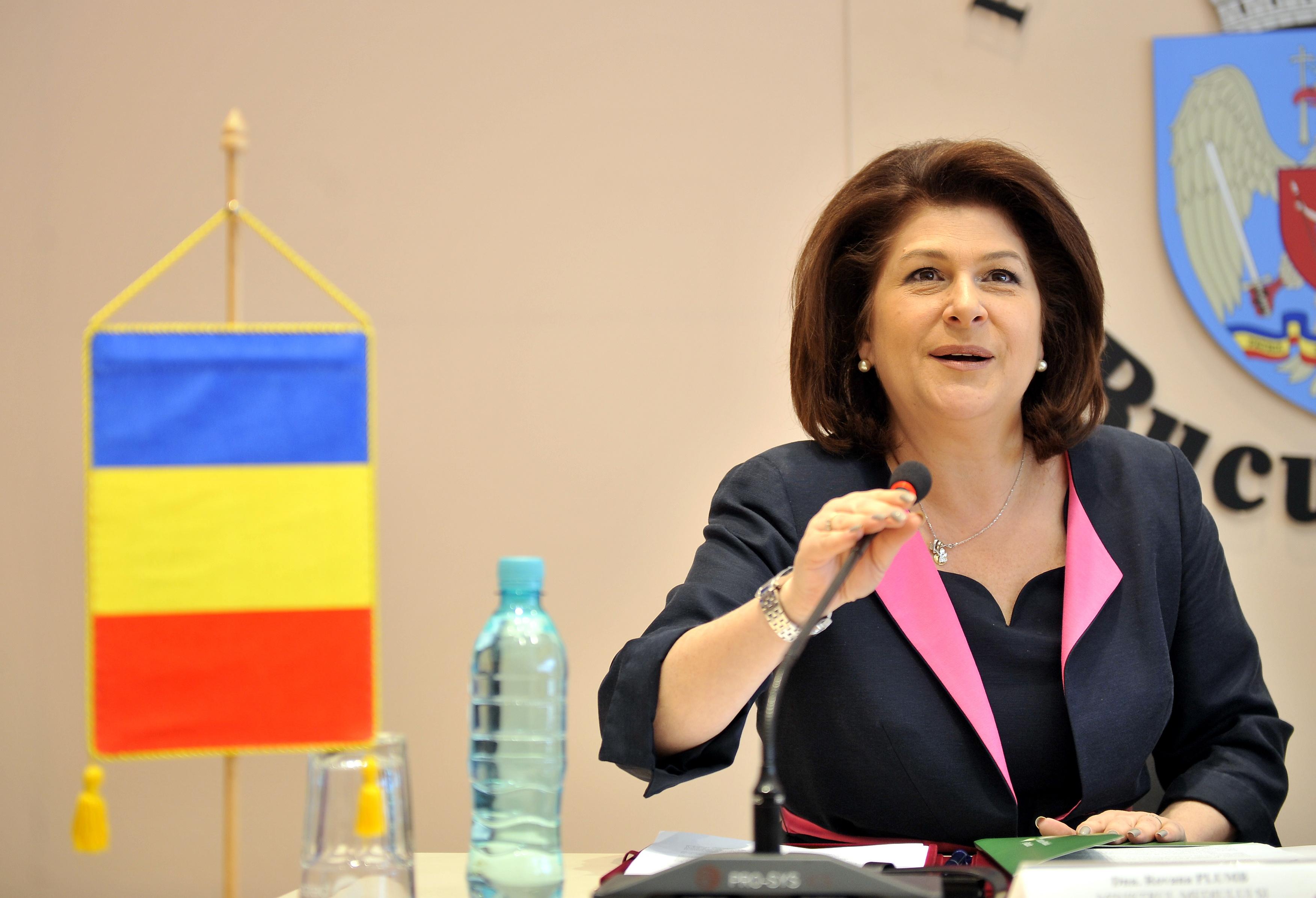 Taxa auto, suspendata pentru cei care cumpara sau vand ...