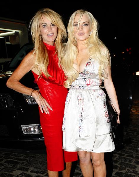 Lindsay Lohan s-a batut cu mama ei dupa o cearta aprinsa