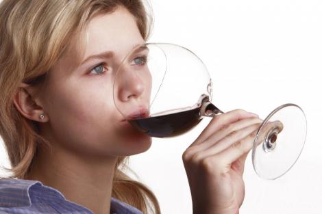 Afla de ce vinul reduce riscul de accidente vasculare!