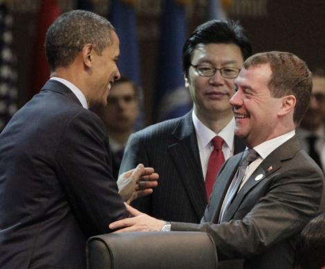 VIDEO! Discutie secreta Obama - Medvedev, inregistrata de un microfon uitat deschis