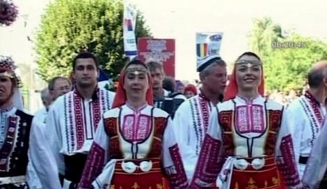 Costumul popular, la moda in Targu Jiu. A inceput Festivalul International de Folclor