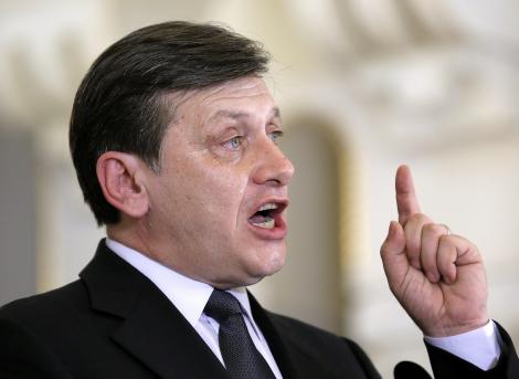 Crin Antonescu: Este nevoie de presiune publica asupra lui Traian Basescu pentru a demisiona