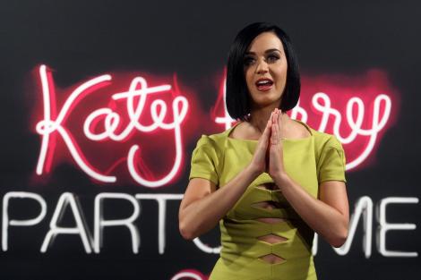 Katy Perry, parasita de iubit printr-un email