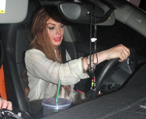 Lindsay Lohan, arestata din nou, dupa ce a lovit un pieton si a fugit de la locul accidentului!