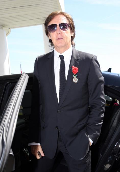 Paul McCartney a primit Legiunea de Onoare din partea Frantei