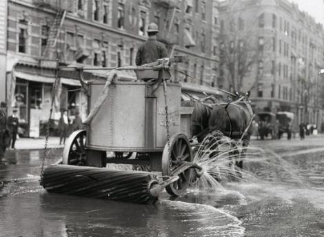 FOTO INEDIT: Cum se spalau strazile din New York in 1900