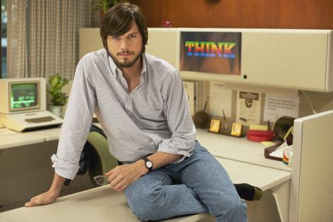 Ashton Kutcher este criticat pentru rolul din "jOBS": Interpretarea, considerata superficiala si inexacta