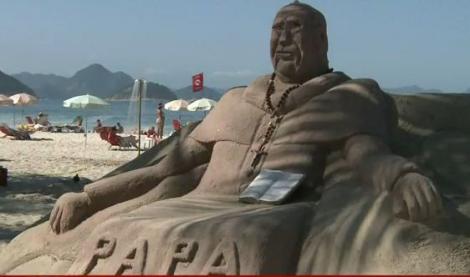Brazilia: Sculptura de nisip, in cinstea vizitei Papei Francisc