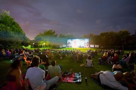 Timp de o luna, Parcul Tineretului se transforma in cinematograf in aer liber 