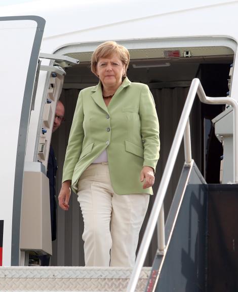 Karl Lagerfeld ataca din nou: "Angela Merkel ar trebui sa se imbrace conform proportiilor sale speciale"