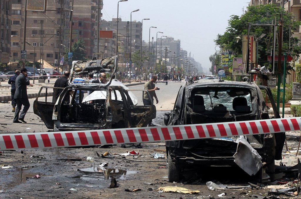 Egipt: Opt oameni raniti intr-un atac cu masina-capcana asupra ministrului de Interne 
