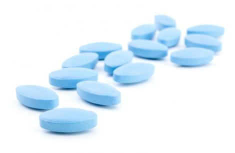 Milioane de bărbați sunt în pericol: Pilula albastră care stimulează potența provoacă orbire!