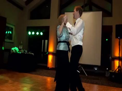 SHOW! Cel mai tare dans de nuntă... dintre un ginere și mama sa! (VIDEO)