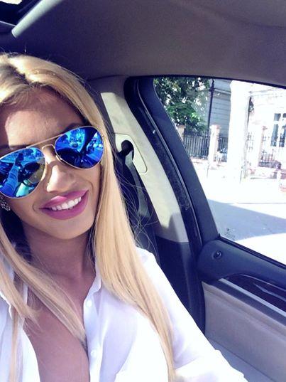 Loredana Chivu şi-a făcut un selfie sexy, în aşternuturi