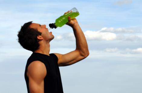 9 motive pentru care nu ar trebui să bei NICIODATĂ energizante