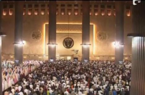 A început Ramadanul, cea mai importantă sărbătoare a credincioşilor islamici