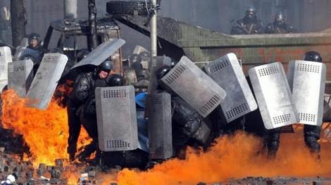 Ucraina este în prag de război! Explozii şi incendii peste tot