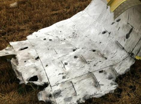 MH17: Resturile oferă indicii IMPORTANTE despre racheta care a doborât aeronava
