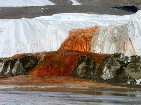 Spectacol al naturii: Așa arată cascada însângerată din Antarctica!