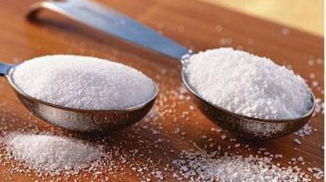 ATENȚIE! Zahărul este mult mai periculos decât sarea. Află cât ai voie să consumi pentru a evita bolile cardiovasculare