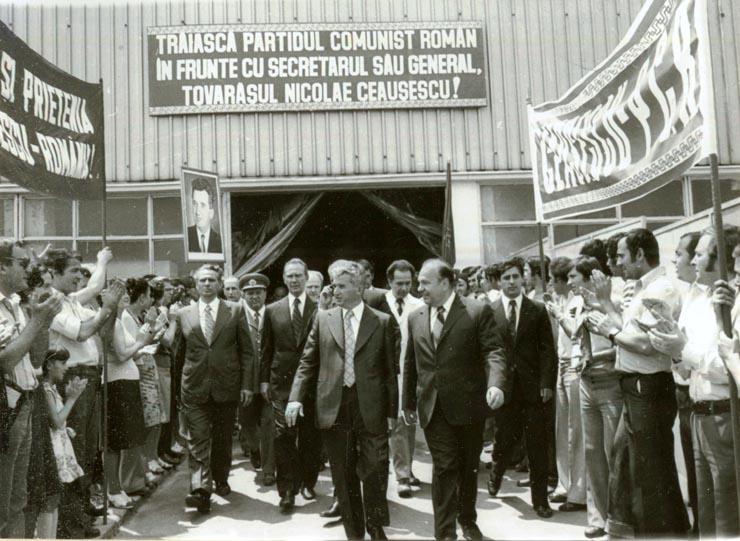 În '77, tovarășul lua locul domnului! De ce a interzis Nicolae Ceaușescu folosirea apelativelor "domn, doamnă" și le-a înlocuit cu celebrul "tovaraș"