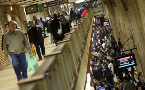 Alarmă la staţia de metrou Piaţa Unirii! Un colet suspect a pus pe jar autorităţile, iar zona a fost izolată