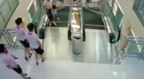Accident teribil într-un centru comercial! O femeie de 30 de ani a murit din cauza unei defecțiuni a scării rulante