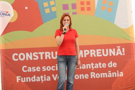 Fundaţia Vodafone România derulează cel mai extins program de voluntariat în construcţia de case
