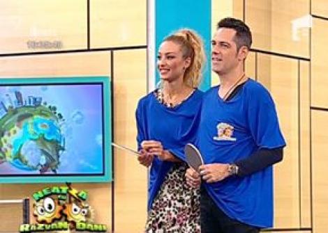 Nu i-ai mai văzut vreodată aşa! Ștefan Bănică și Flavia au jucat tenis de masă la dublu, în același tricou!