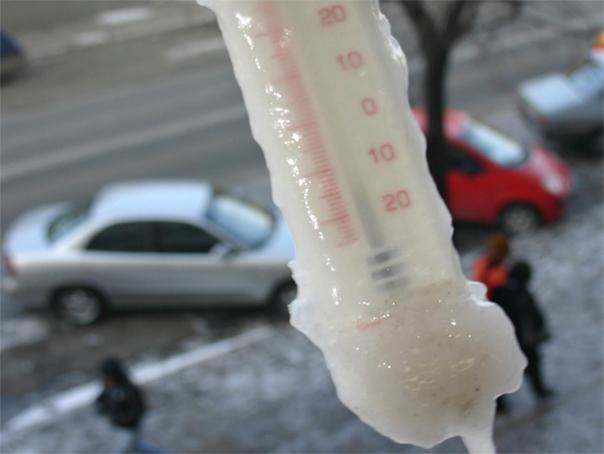Record: A fost înregistrată cea mai scăzută temperatură din această iarnă! Termometrul a îngheţat