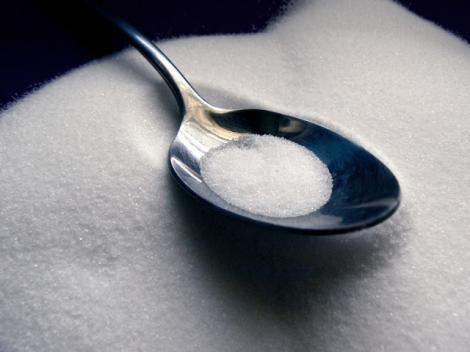 Consumul excesiv de zahăr provoacă alertă mondială. Câte lingurițe trebuie să consumăm pentru a NU fi în pericol de îmbolnăvire